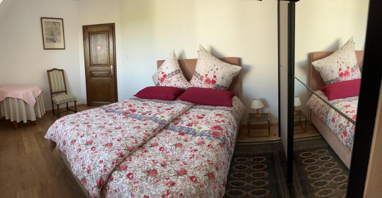 Au Parfum Des Roses Apartment Gunstett Luaran gambar