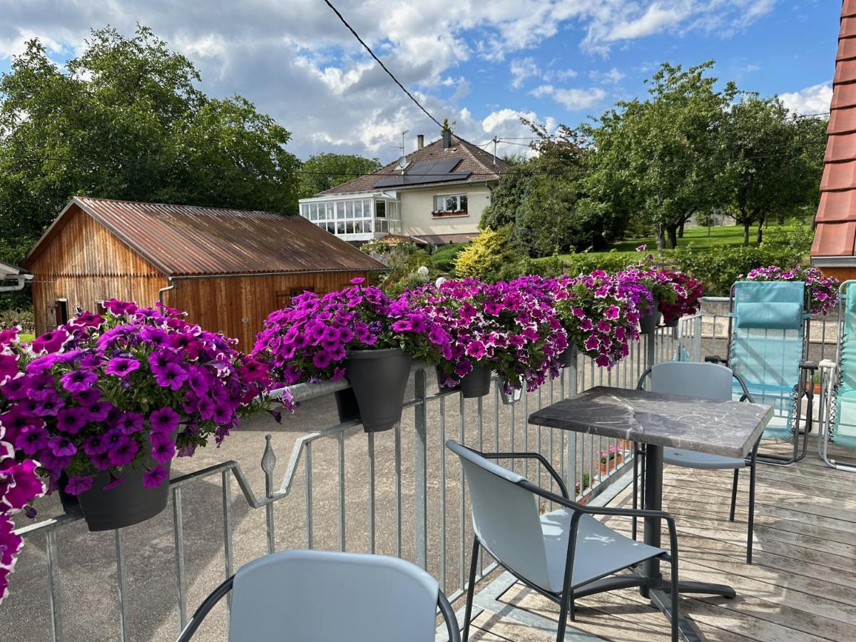 Au Parfum Des Roses Apartment Gunstett Luaran gambar